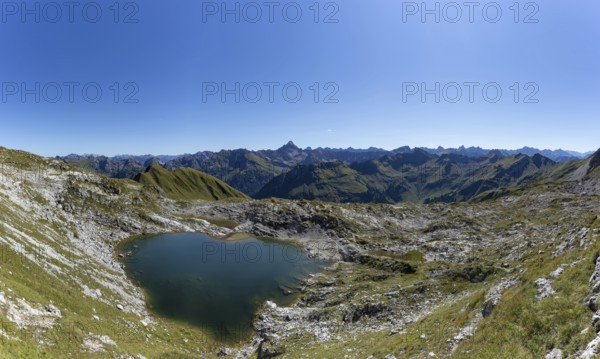 Mountain panorama over Laufbichlsee, behind it the Hochvogel, 2592m, Allgäu Alps, Allgäu, Bavaria,