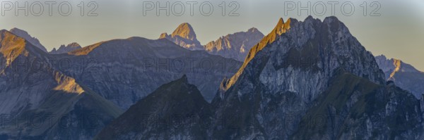 Mountain panorama at sunrise from Nebelhorn, 2224 m, to Höfats 2259 m, behind it the Große