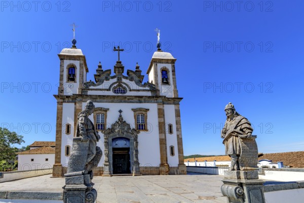 Front view of main church of the Bom Jesus do Matosinhos sanctuary with the prophets by Aleijadinho