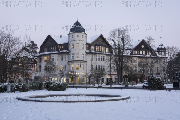A house on Mexikoplatz glows again after the extensive power outage in the Steglitz-Zehlendorf