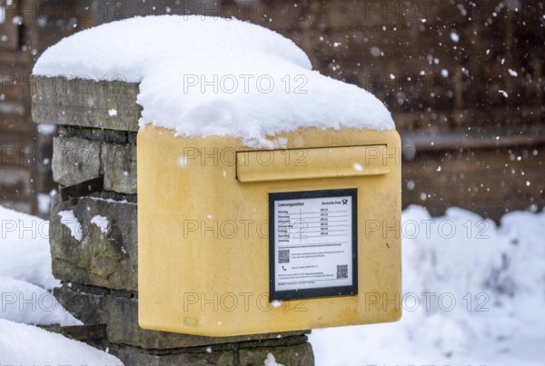 Mailbox, Deutsche Post, winter weather, blowing snow, snowy, near Oberelfringhausen in