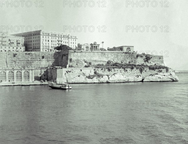 Historic buildings of waterfront and Lower Barrakka Gardens, Grand Harbour, Valletta, Malta, Europe