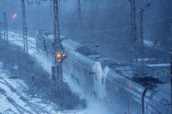 Winter weather, snowfall, RRX, Rhine-Ruhr Express, regional traffic, on the route east, in front of