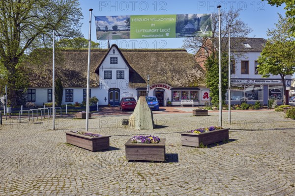 Advertising banners Welcome to the health resort of Leck!, ZumGlückgibtsleck, royally privileged