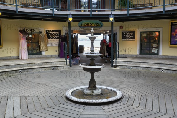 Passage with small shops, central well, passageway to the beach, tourist district, Provincetown,