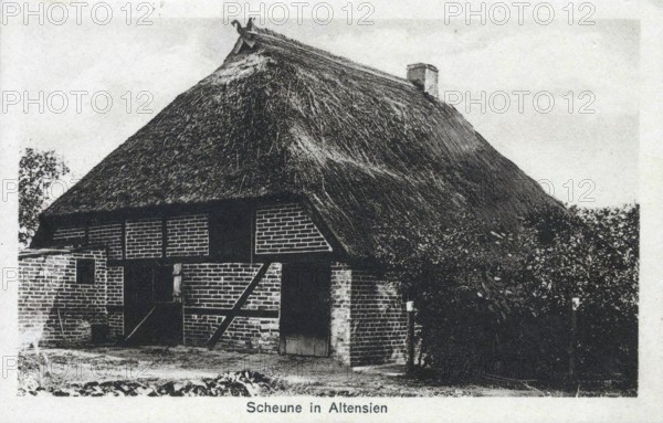 Altensien, thatched barn, a district of the Baltic Sea resort of Sellin on Rügen,