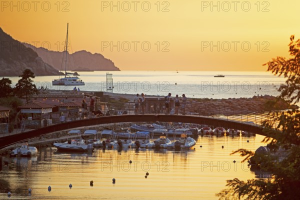 Ponte de Porto bridge over the Porto river at sunset, at the mouth of Porto Marina in the World
