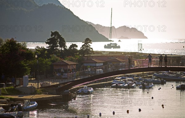Ponte de Porto bridge over the Porto River at dawn, at the mouth of Porto Marina in the World