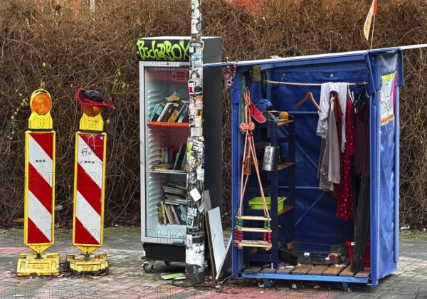 Kiefernstraße, residential street of the left-wing alternative scene with book box and trash