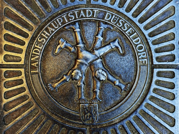 Manhole cover with classic depiction of the racket, landmark of the state capital Düsseldorf, North
