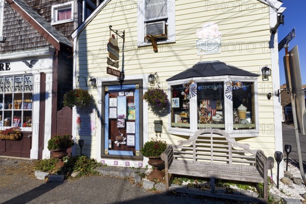 Facade of a bakery and ice cream shop, cupcakes and ice cream, Bearskin Neck Historic District,