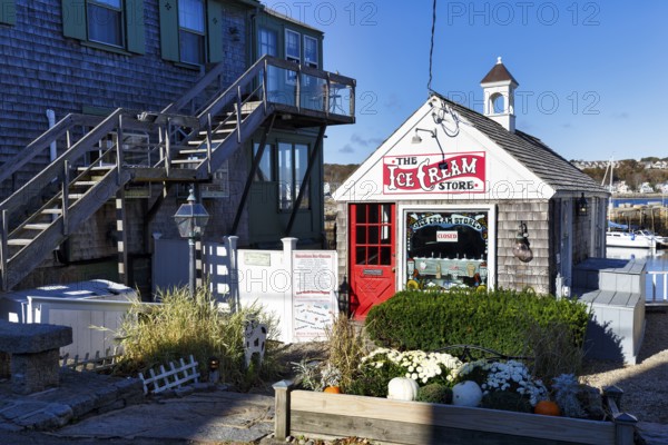 Ice cream shop, ice cream store, weathered wood shingles, traditional architecture, Bearskin Neck