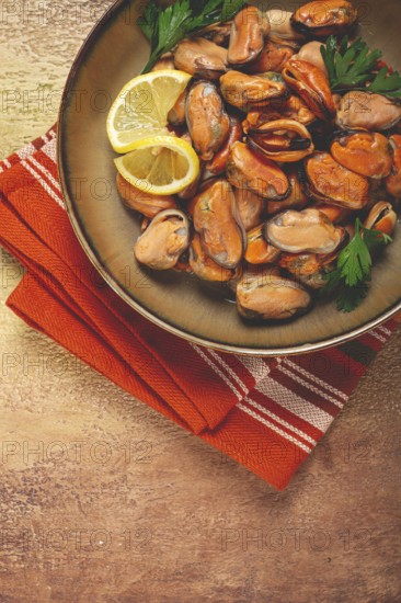 Mussels no shell, boiled, mussels, peeled, in a bowl, with lemon and parsley, Chilean mussels, top