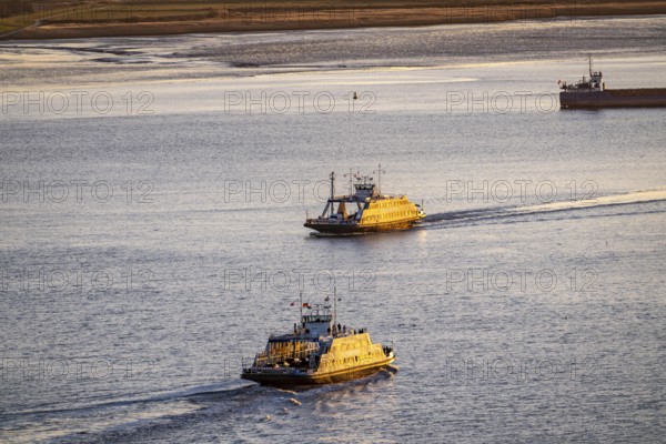 Weser ferry, ferry vessel Bremerhaven in the mouth of the Weser, connects Bremerhaven with
