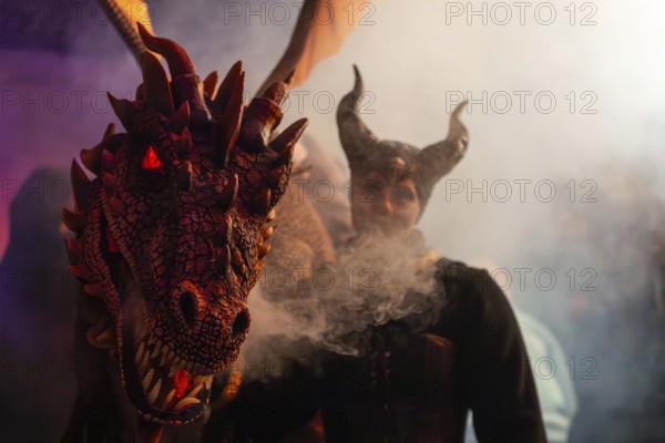 Teufelin, woman with horns with dragon, fog, murmurs, winter, Waldburg Castle, Allgäu,