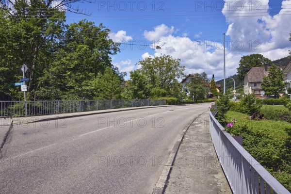 Wilde Gutach river, car bridge and footbridge, houses, sidewalk, lanes, road, hills, hilly