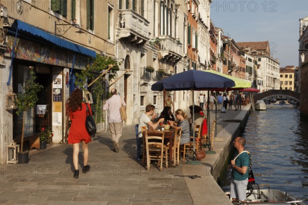 Restaurants on Fondamenta Misericordia, Rio dell Misericordia, Sestiere Cannaregio, Venice, Veneto,