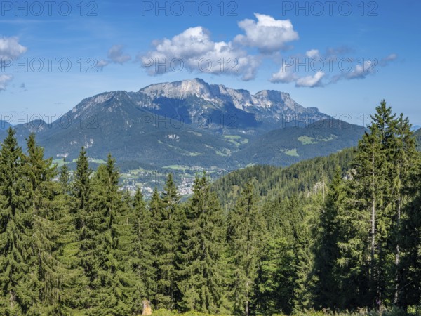 View from the south over Wald and Berchtesgaden to the Berchtesgaden High Throne and the Untersberg