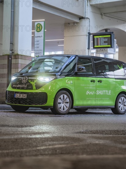 Green shuttle at a bus stop, equipped with digital display and urban design, Deer E-Mobility