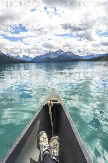 Canoeing on maligne lake in jasper national park, alberta, showcases breathtaking views of the
