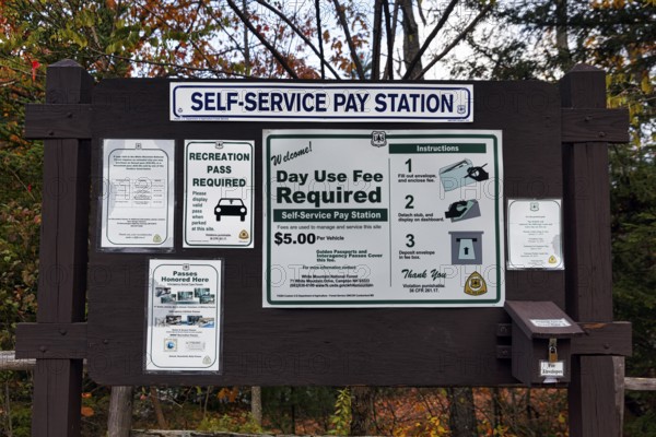 Information board with explanations, self-service, parking fees, payment station, Rocky Gorge near