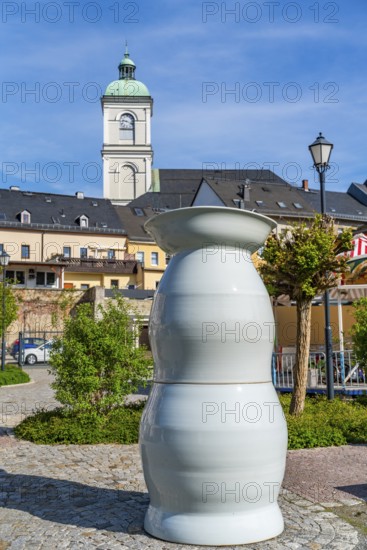 Sculpture in the form of a vase, art installation One Million by artist Uli Aigner, Purple Path art