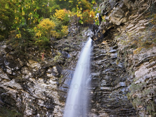 Diesbach waterfall in autumn-colored surroundings, Linthal, Klausenpass, Canton of Glarus,