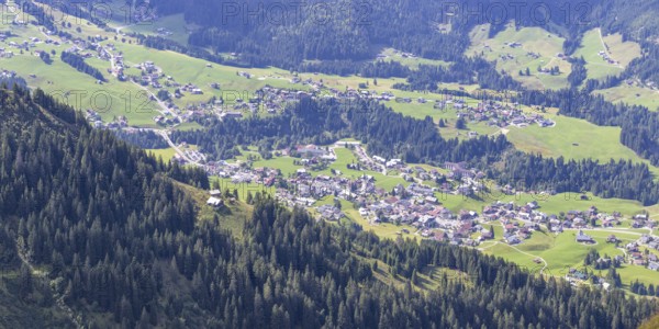 Panorama from the Fellhorn mountain trail, 2037 m, to Söllereck, 1706 m, to Mittelberg in