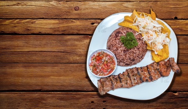 Roast beef dish with gallo pinto and pico de gallo, Roast beef with tomato and gallo pinto salad