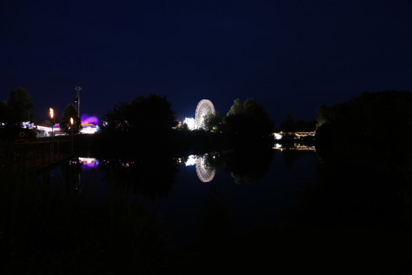 Fairground in Ulm Friedrichsau at night, folk festival, hustle and bustle, fair, Ferris wheel,