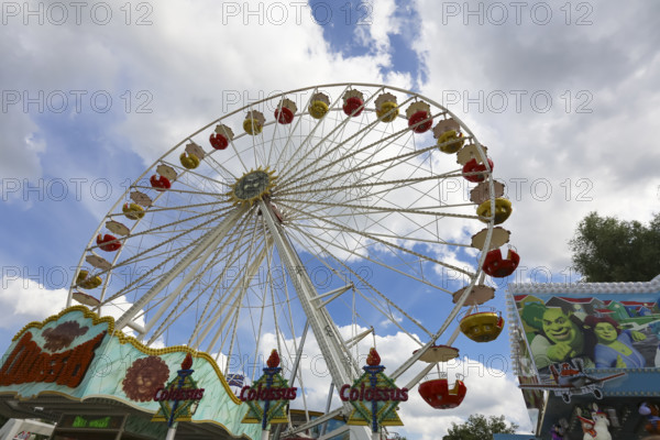 Fairground in Ulm Friedrichsau, folk festival, hustle and bustle, ferris wheel, amusement park,