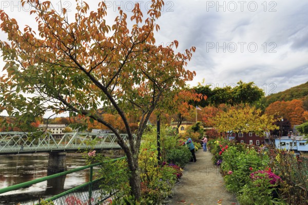 Flower Bridge, Bridge of Flowers, Deerfield River Bridge, Gardens, Fall Leaves, Indian Summer,