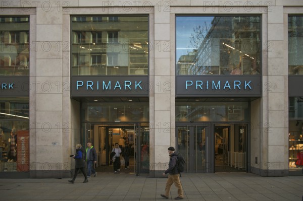 Façade, entrance to the Primark department store chain, pedestrian zone, passers-by, Königsstraße,