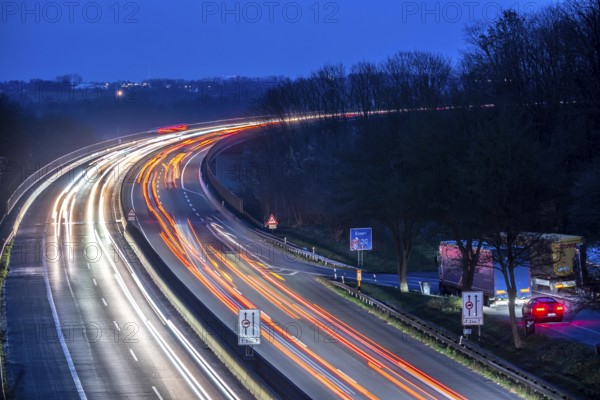 Evening traffic on the A52 motorway, between Düsseldorf and Essen, at the Ruhr Valley Bridge,