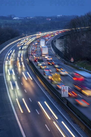 Evening traffic on the A52 motorway, between Düsseldorf and Essen, at the Ruhr Valley Bridge,