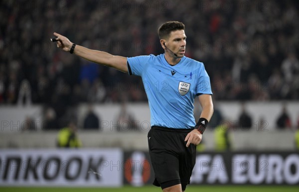 Referee Referee Marian Barbu (ROU) Gesture Gesture Europa League, MHPArena, MHP Arena Stuttgart,