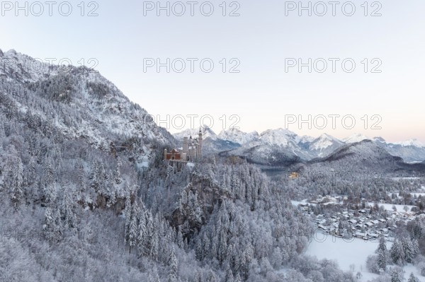 Neuschwanstein Castle is surrounded by snowy mountain scenery, Schwangau near Füssen, Ostallgäu,