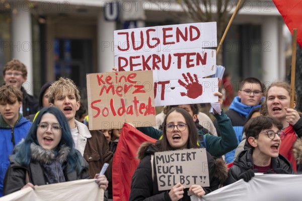 School strike against military service, around 600 participants in a demonstration against the