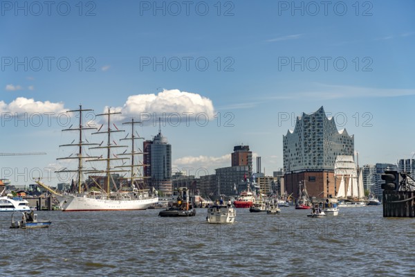 Incoming parade of ships and sailboats at Hafengeburtstag Hamburg 2025 in front of the Elbe