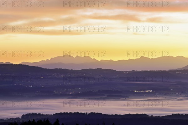 View from Horben of the Reuss Valley covered in fog, behind it the Alpstein with the Säntis in the