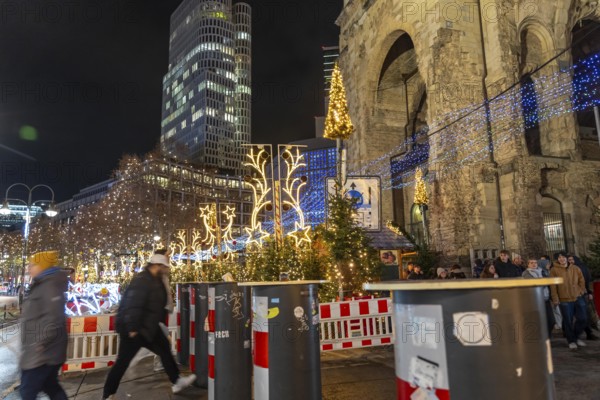 Rampage barriers, vehicle barriers, at the Christmas market on Breitscheidplatz, at the Memorial