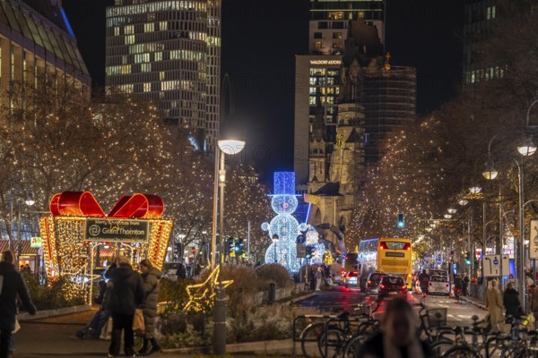 Christmas decoration, light decoration, in Berlin, Tauentzienstraße, view of the Memorial Church on