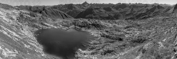 Mountain panorama over Laufbichlsee, behind it the Hochvogel, 2592m, Allgäu Alps, Allgäu, Bavaria,