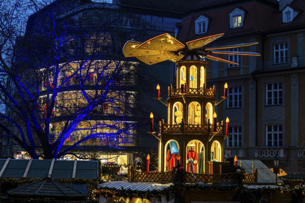 Christmas market with three-story illuminated Christmas pyramid, Rindermarkt, Munich, Upper