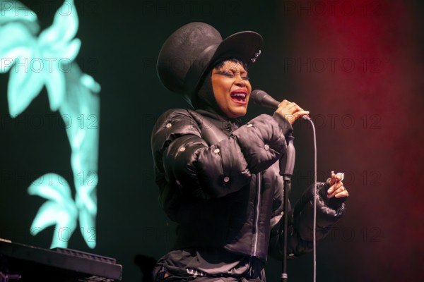 Erykah Badu, singer, USA, soul, hip-hop, R&B, The Return Of Automatic Slim World Tour 2025, live at