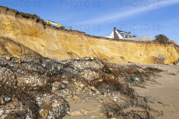 Clifftop houses at risk from coastal erosion, Thorpeness, Suffolk, North Sea coast, England, UK
