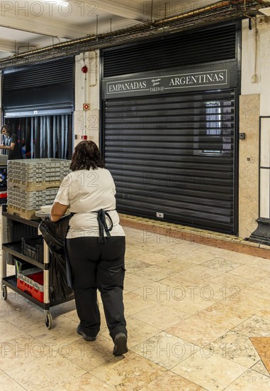 The Mercadeo da Ribeira, also known as TimeOut Market, is the best address for Portuguese