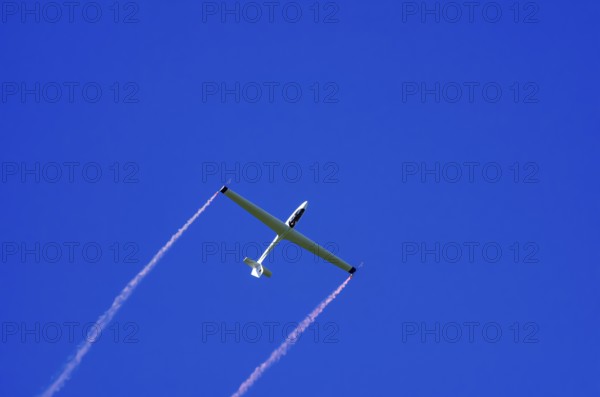 An SZD-59-1 ACRO glider, registration D-1138, during a demonstration as part of an air show at the