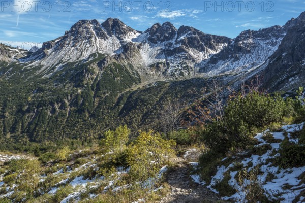 Hiking trail around the pulpit in autumn vegetation, in the back mountains of the Allgäu Alps,