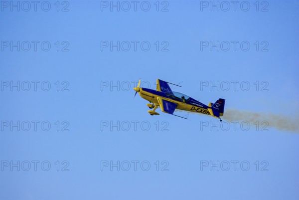 An Extra EA-300 of Extra Flugzeugproduktions- und Vertriebs GmbH with the registration D-EXBH